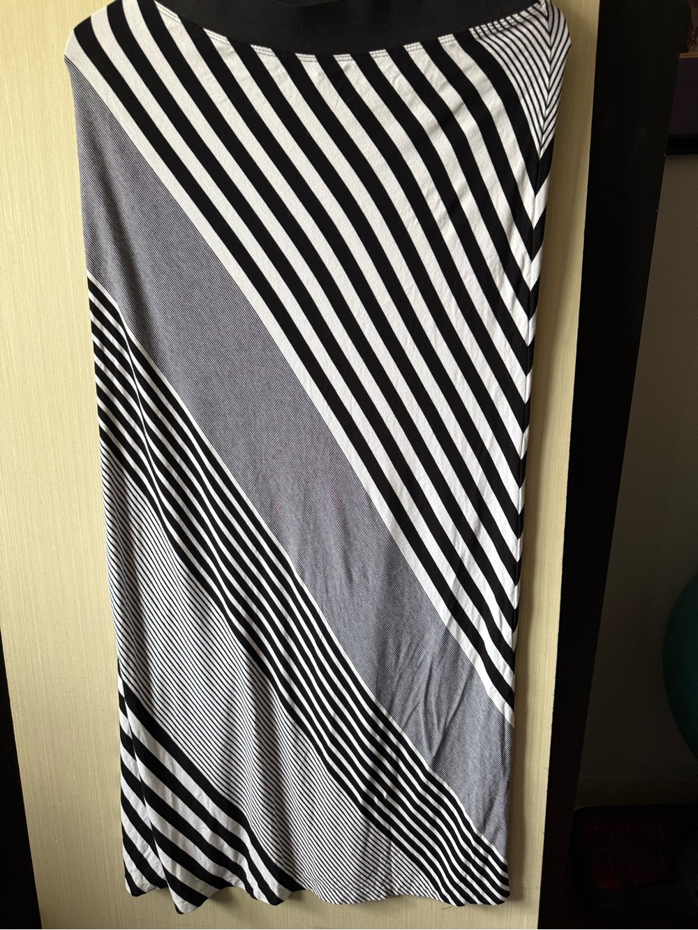 Women's Black & Gray Striped A-Line Skirt